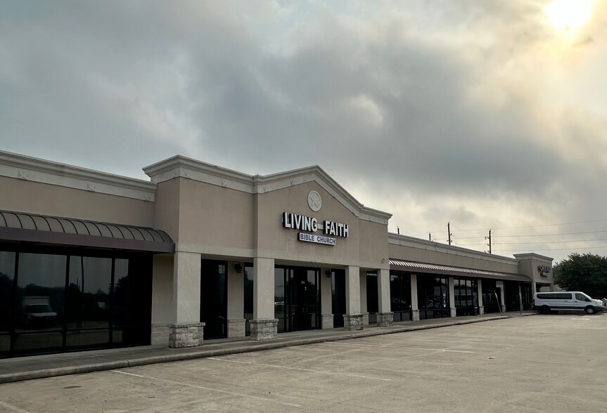 12033 Hwy 6 Hwy, Missouri City, TX à louer - Photo de l’immeuble – Image 3 sur 5