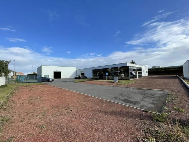 Plus de détails pour Local d'activités à louer