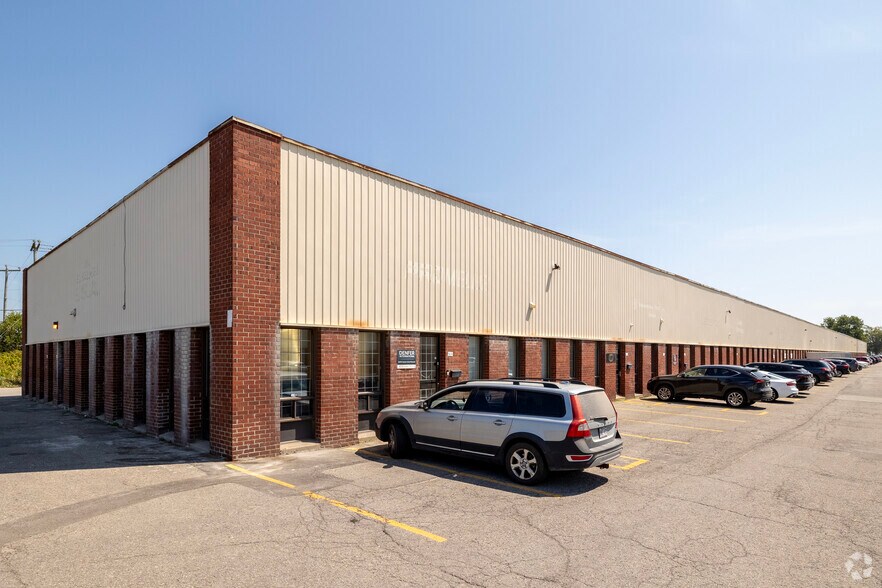 5575-5683 Ch Saint-François, Montréal, QC à louer - Photo de l’immeuble – Image 3 sur 3