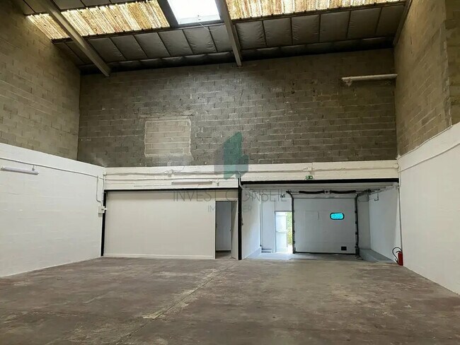 Plus de détails pour Bureau, Industriel/Logistique à louer