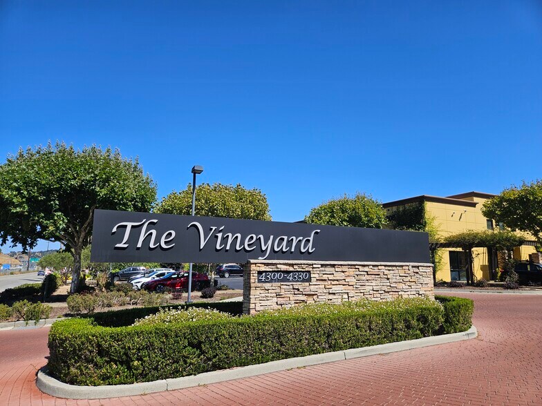 4328-4330 Redwood Hwy, San Rafael, CA à vendre - Photo de l’immeuble – Image 2 sur 47