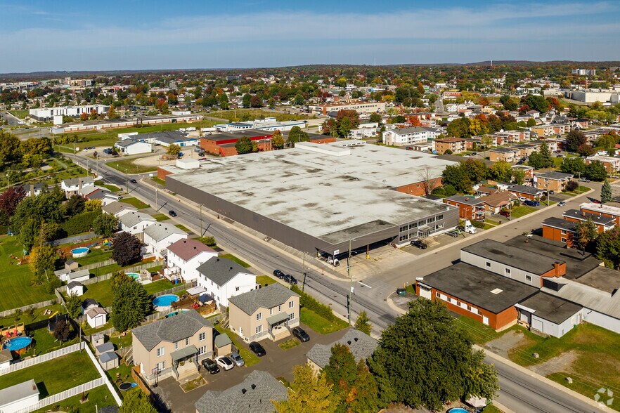 677 Rue Douville, Granby, QC à louer - Aérien – Image 3 sur 17