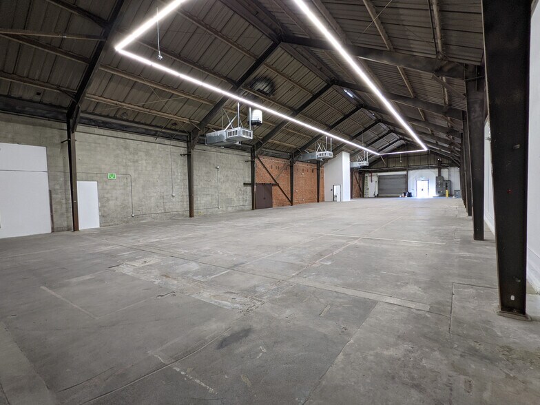 332-340 S Avenue 17, Los Angeles, CA à louer - Photo de l’immeuble – Image 2 sur 7