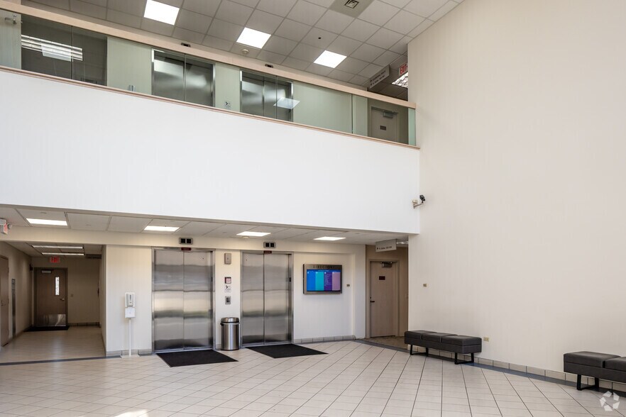 87 N Airlite St, Elgin, IL à louer - Hall d’entrée – Image 3 sur 7