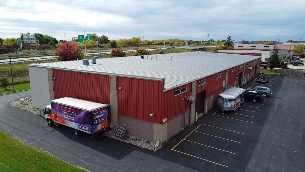 1005 W American Dr, Neenah, WI à vendre - Photo de l’immeuble – Image 2 sur 8