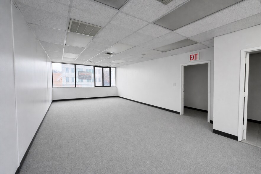 4234 162nd St, Flushing, NY à louer - Photo de l’immeuble – Image 3 sur 8