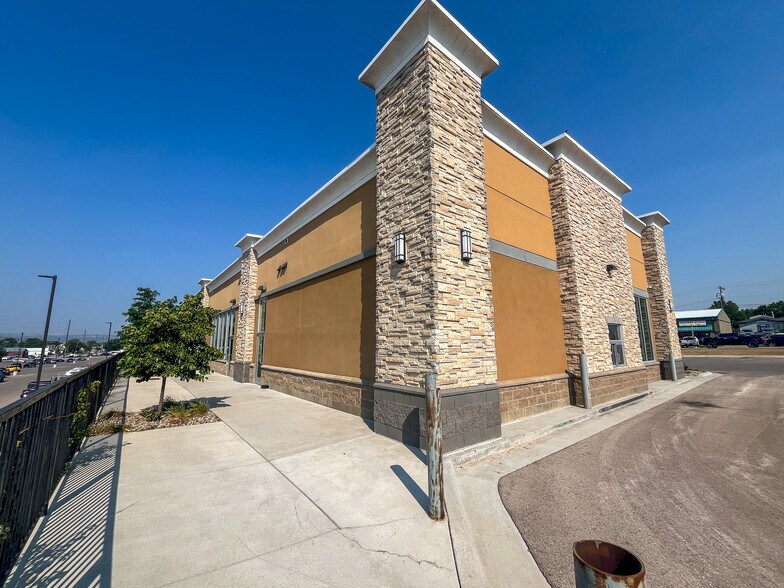 1001 E North St, Rapid City, SD à louer - Photo de l’immeuble – Image 2 sur 3