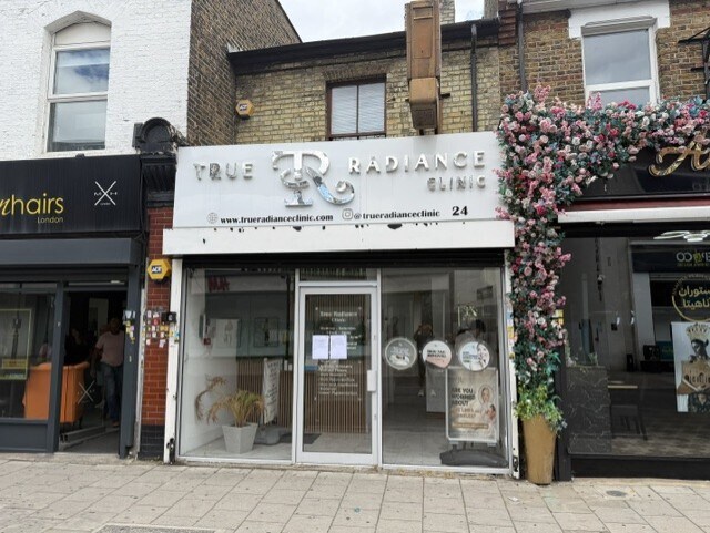 24 London Rd, Enfield à louer Photo de l’immeuble– Image 1 sur 2