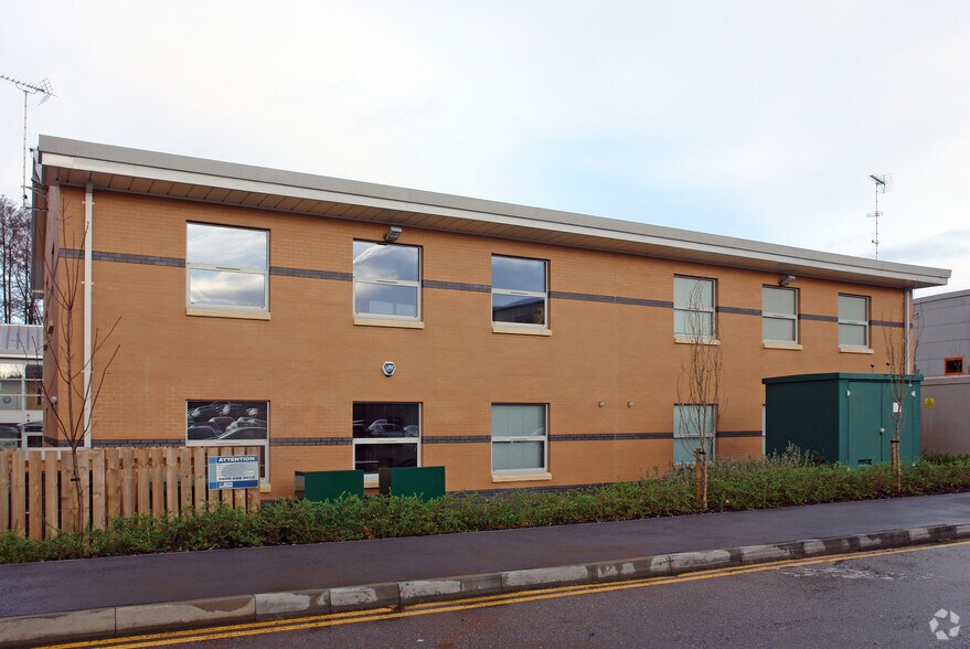 Balcombe Rd, Crawley à louer - Photo de l’immeuble – Image 3 sur 20