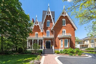Plus de détails pour 343 Main St E, Picton, ON - Hôtellerie à vendre