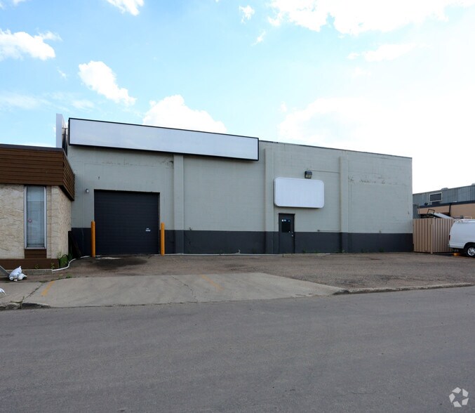 9913 73rd Ave NW, Edmonton, AB à vendre - Photo de l’immeuble – Image 3 sur 13