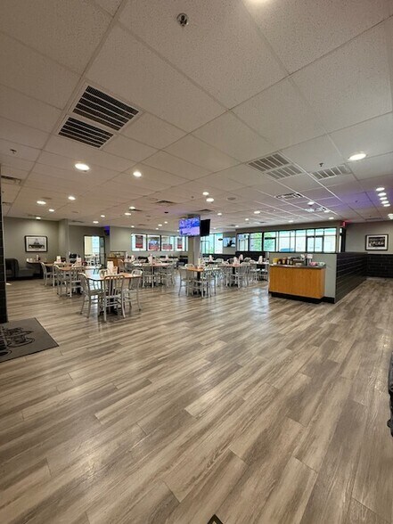 6629 NW Expressway, Oklahoma City, OK à louer - Photo intérieure – Image 2 sur 10