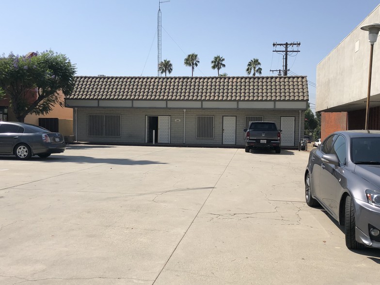 578-580 E Foothill Blvd, Azusa, CA à louer - Photo de l’immeuble – Image 1 sur 9