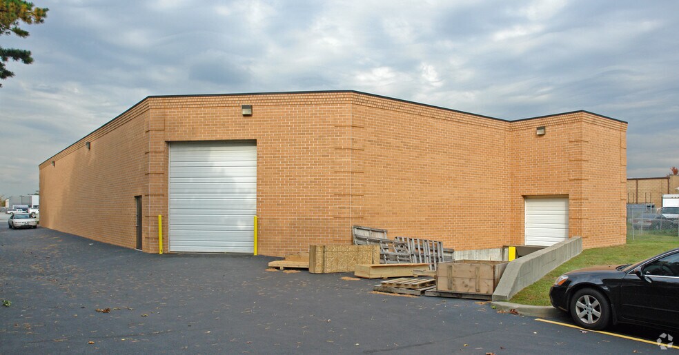 190 Mccormick Dr, Bohemia, NY à louer - Photo de l’immeuble – Image 2 sur 2