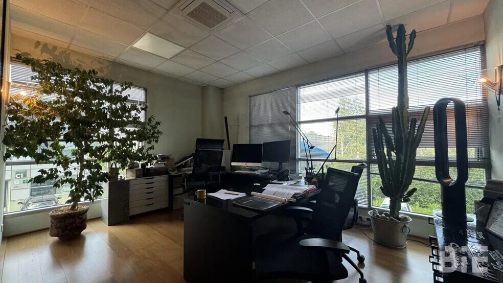 Bureau dans Floirac à louer - Photo de l’immeuble – Image 2 sur 5