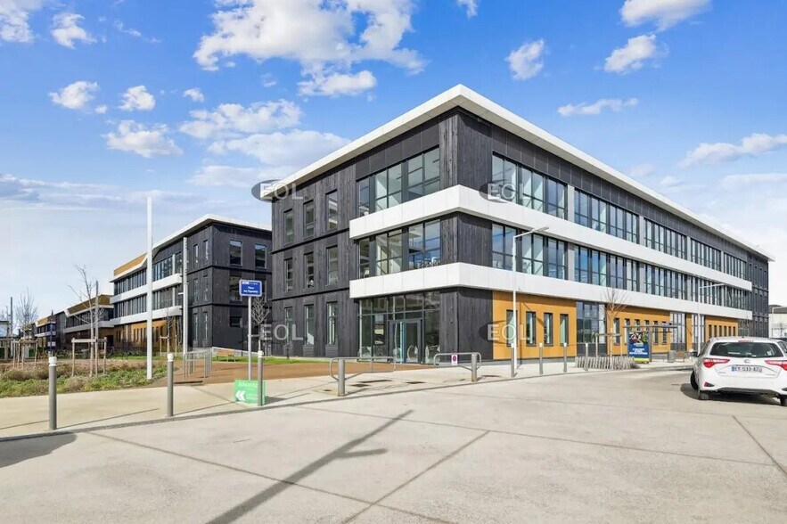 Local d’activités dans Nanterre à louer - Photo de l’immeuble – Image 1 sur 7