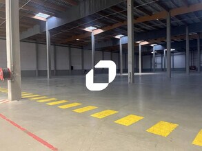 Industriel/Logistique dans Saint-Mard à louer Photo intérieure– Image 2 sur 2