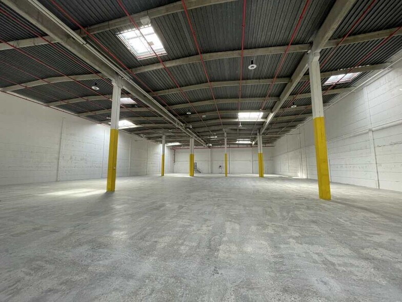 Local d’activités dans Rosny-sous-Bois à louer - Photo de l’immeuble – Image 1 sur 7