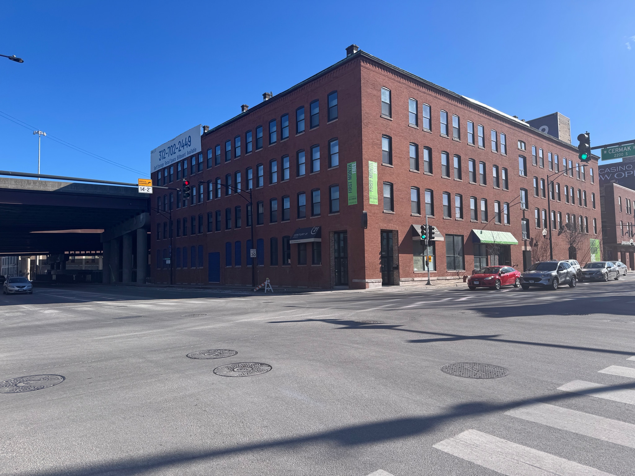 2201 S Halsted St, Chicago, IL à louer Photo de l’immeuble– Image 1 sur 5