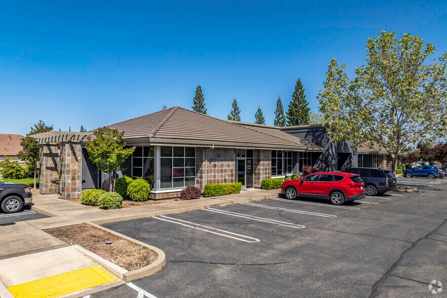 951 Reserve Dr, Roseville, CA à vendre - Photo de l’immeuble – Image 1 sur 12