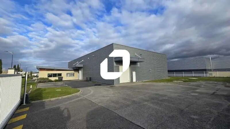 Bureau dans Vourles à louer - Photo de l’immeuble – Image 1 sur 12