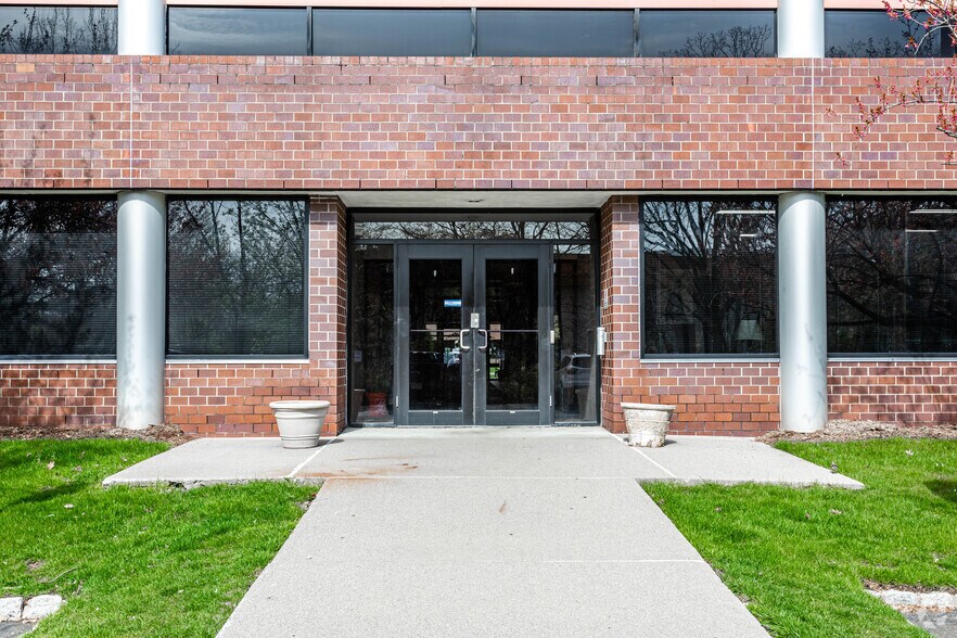 502 Valley Rd, Wayne, NJ à louer - Photo de l’immeuble – Image 3 sur 12