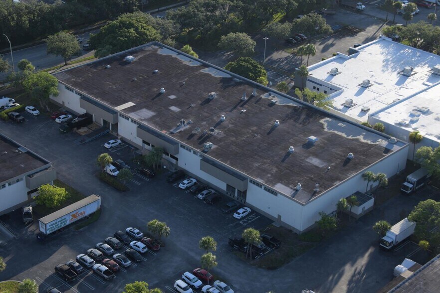 5800 Miami Lakes Dr, Miami Lakes, FL à louer - Photo de l’immeuble – Image 2 sur 10