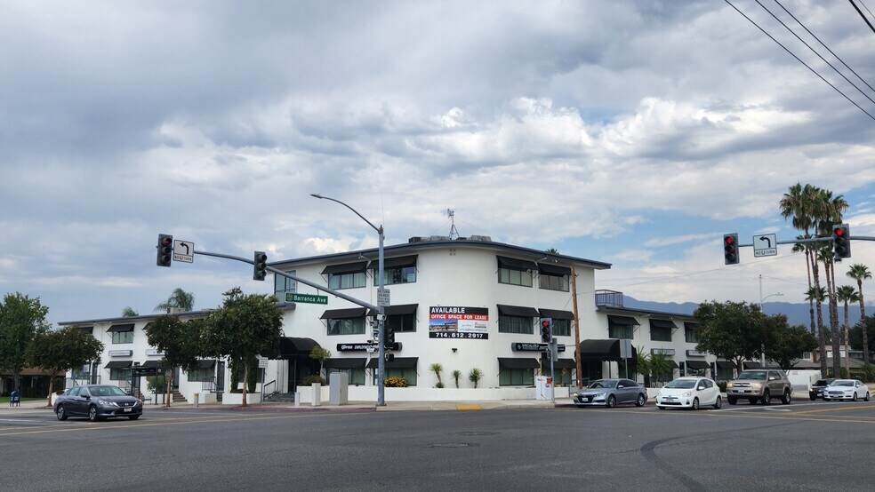 599 S Barranca Ave, Covina, CA à louer - Photo de l’immeuble – Image 1 sur 5