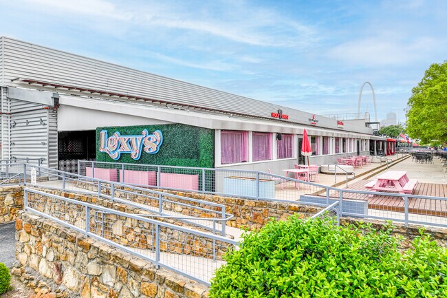 Plus de détails pour 3011 Gulden Ln, Dallas, TX - Local commercial à louer