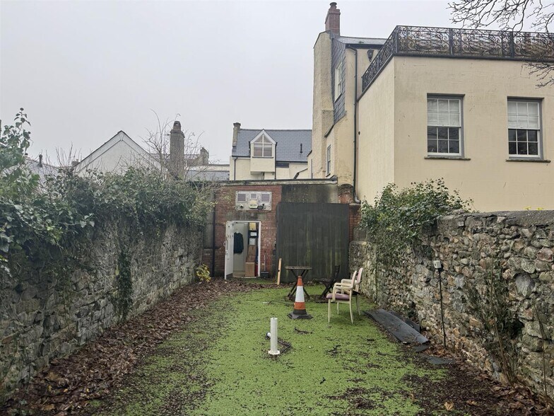 47-48 Broad St, Lyme Regis à vendre - Photo de l’immeuble – Image 2 sur 5