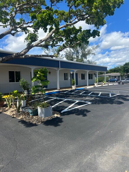 1749 NE 26th St, Fort Lauderdale, FL à louer - Photo de l’immeuble – Image 1 sur 17
