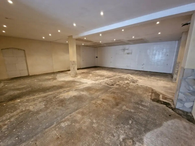 Industriel/Logistique dans Nice à vendre - Photo de l’immeuble – Image 3 sur 7