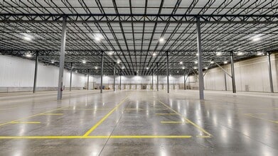 41-43 Runway Rd, Levittown, PA à louer Photo intérieure– Image 1 sur 5