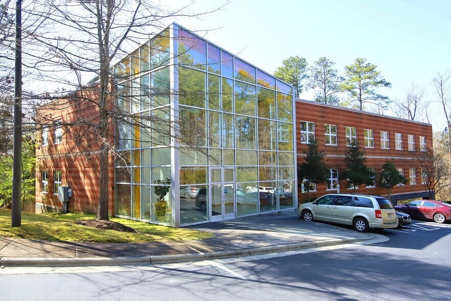141 Providence Rd, Chapel Hill, NC à louer Photo de l’immeuble– Image 1 sur 16