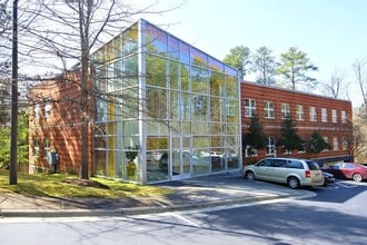 141 Providence Rd, Chapel Hill, NC à louer Photo de l’immeuble– Image 1 sur 16