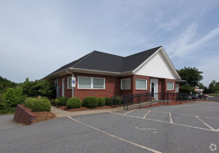 948 Johnson Ridge Rd, Elkin, NC à vendre - Photo principale – Image 1 sur 3