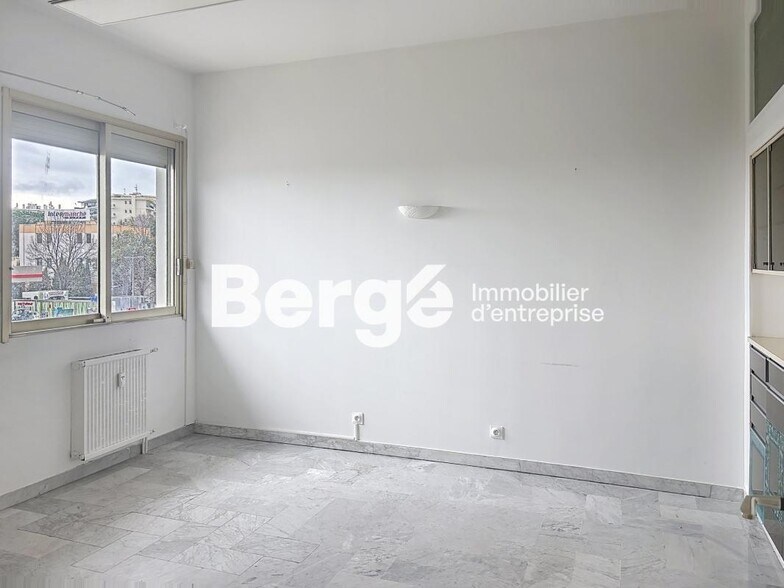 Bureau dans Cagnes-sur-Mer à vendre - Photo de l’immeuble – Image 1 sur 7