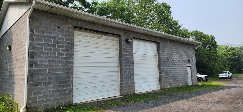 8 N Main St, Ashley, PA à vendre - Photo de l’immeuble – Image 3 sur 7