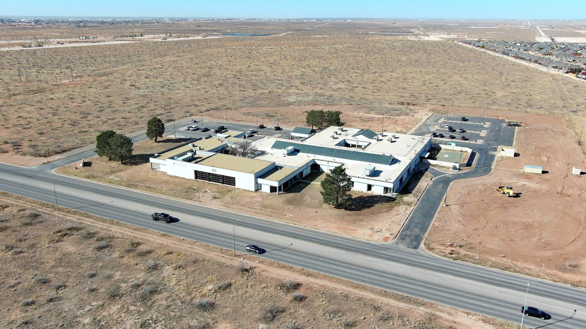 207 Tradewinds Blvd, Midland, TX à louer Photo de l’immeuble– Image 1 sur 15