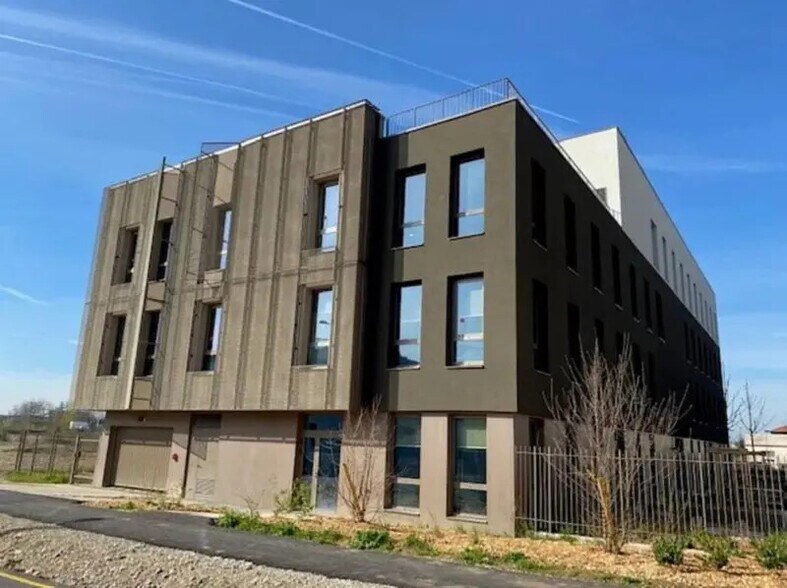 22 Avenue Jean Jaurès, Décines-Charpieu à louer - Photo de l’immeuble – Image 2 sur 3