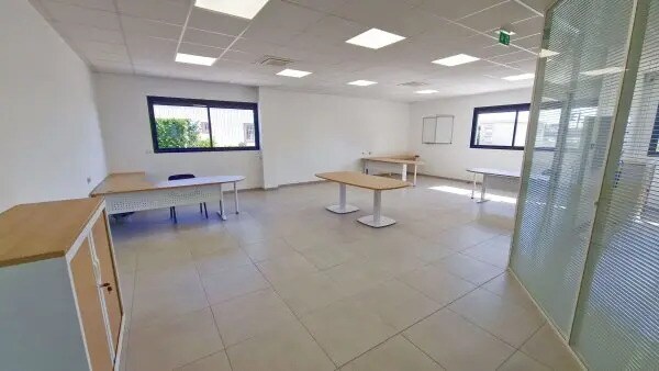 Bureau dans Rivesaltes à louer - Photo de l’immeuble – Image 3 sur 4