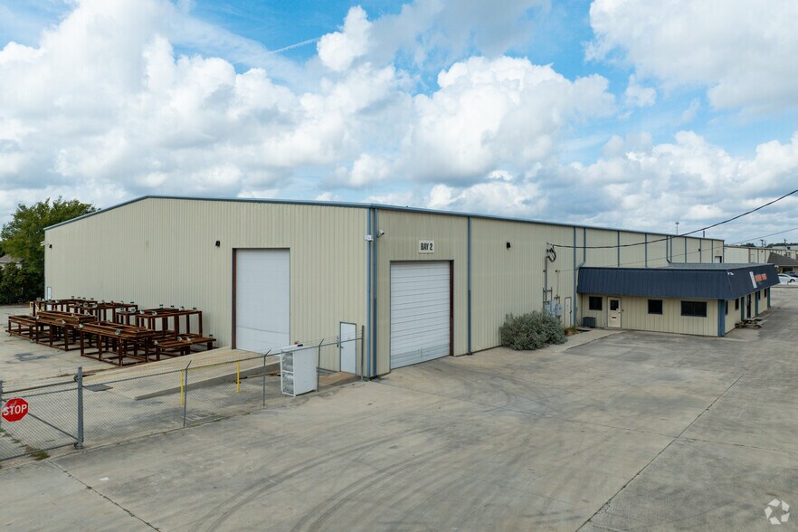 1300 Goforth Rd, Kyle, TX à louer - Photo de l’immeuble – Image 3 sur 7