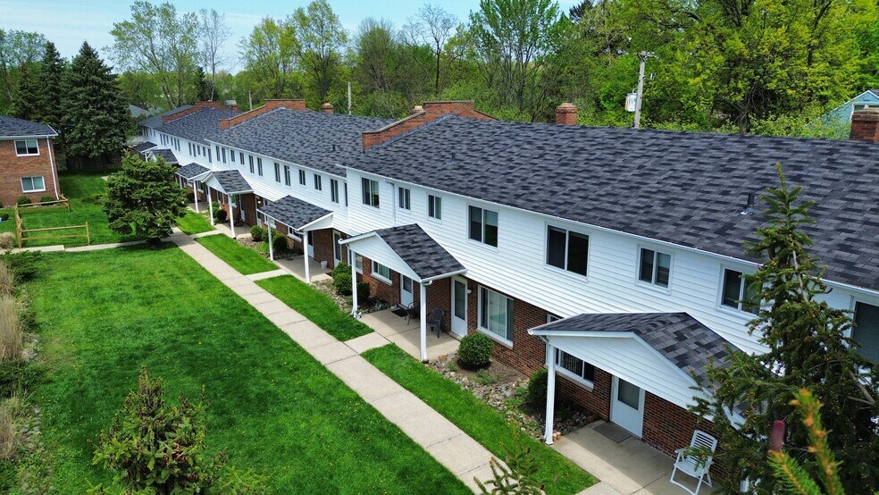 71 E Sprague Rd, Seven Hills, OH à vendre - Photo de l’immeuble – Image 2 sur 2