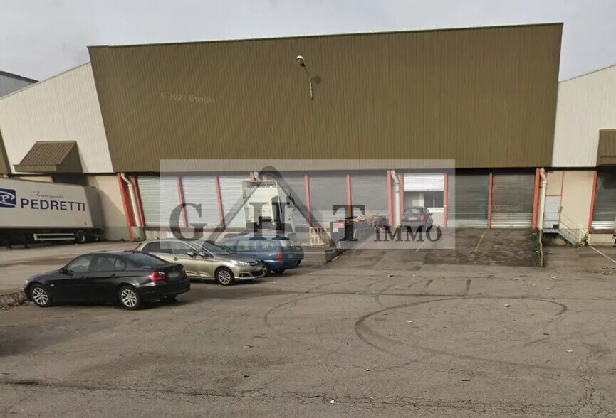 Industriel/Logistique dans Saint-Étienne-du-Rouvray à louer - Photo de l’immeuble – Image 1 sur 2