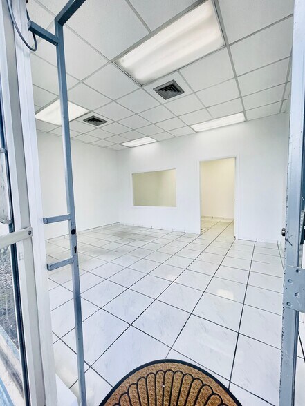 3100 NW 72nd Ave, Miami, FL à louer - Photo de l’immeuble – Image 2 sur 22