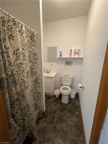 302 S Main St, King, NC à vendre - Photo de l’immeuble – Image 3 sur 16