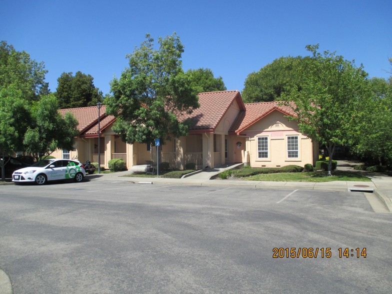 1550 Professional Dr, Petaluma, CA à louer - Photo de l’immeuble – Image 3 sur 9