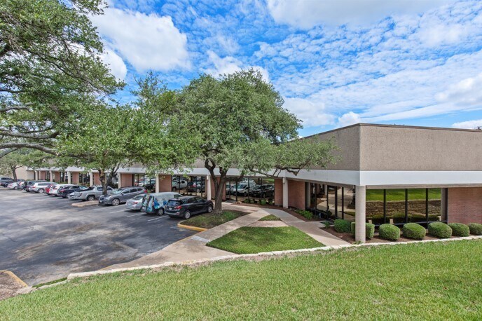 2120 W Braker Ln, Austin, TX à louer - Photo principale – Image 1 sur 13