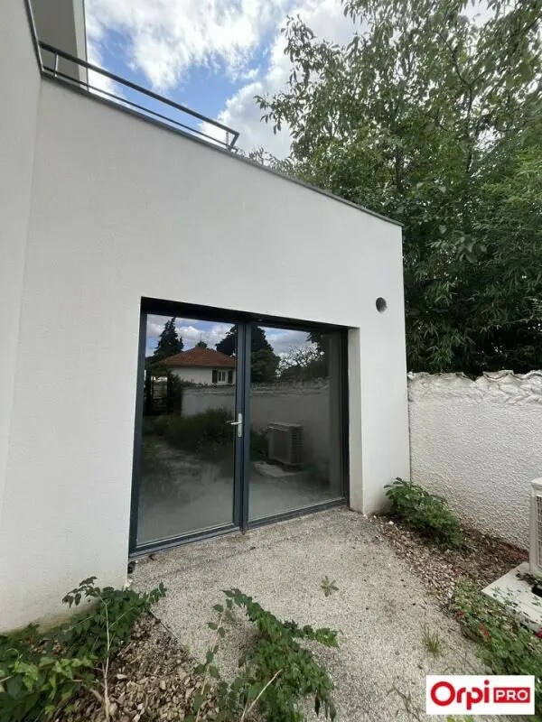 Bureau dans Sérézin-du-Rhône à louer Photo de l’immeuble– Image 1 sur 5