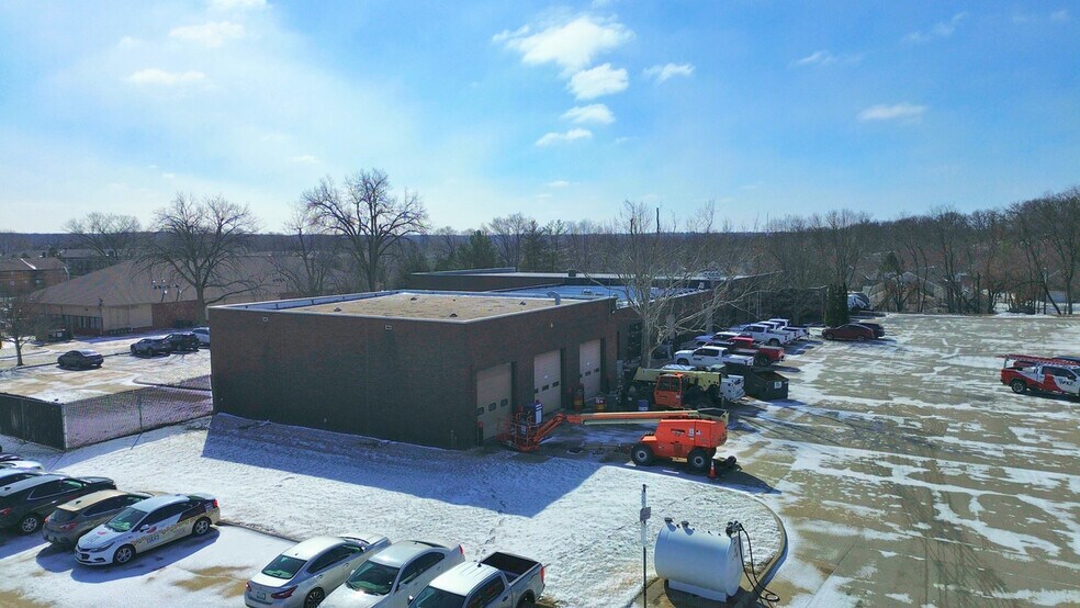 2202 Wolf Way, West Des Moines, IA à louer - Photo de l’immeuble – Image 3 sur 9